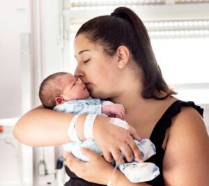 FAZER O BEM SPERINDE E AHMI UNIDOS PARA APOIAR MÃES E BEBÊS