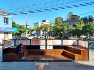 A RUA EM ALTA: a implantação de parklets em Porto Alegre